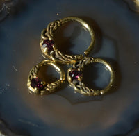 Load image into Gallery viewer, Universal Piercing Ring Brass pink Kristall Knoten celtic
