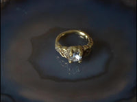 Load image into Gallery viewer, Universal Piercing Ring Brass Knoten celtic weiß Kristall
