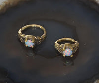 Load image into Gallery viewer, Universal Piercing Ring Brass Knoten celtic Opal weiß
