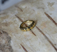 Load image into Gallery viewer, Universal Piercing Ring Messing gold Punkte

