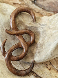 Load image into Gallery viewer, Parasit - Holz Ohr Piercing 4mm Schnörkel Dehnschnecke - chic - net.de
