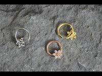 Cargar imagen en el visor de la galería, Piercing Edelstahl Ring für Nase Ohr Kristall Blume - chic - net.de
