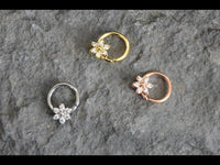Cargar imagen en el visor de la galería, Piercing Edelstahl Ring für Nase Ohr Kristall Blume - chic - net.de

