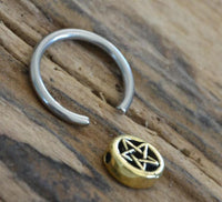 Load image into Gallery viewer, Piercing Klemmkugel Ring Brass Edelstahl Pentagramm - chic - net.de
