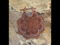 Load image into Gallery viewer, Pin Creolen Stick Ohrringe Holz Mandala Blume 1.6mm groß - chic - net.de

