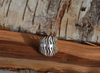 Load image into Gallery viewer, Ring massiv Fischgräte Fishbone 925 Sterlingsilber - chic - net.de
