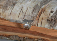 Load image into Gallery viewer, Ring massiv Fischgräte Fishbone 925 Sterlingsilber - chic - net.de

