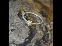 Load image into Gallery viewer, Ring Silber 925 vergoldet Perle Blume 1mm gebürstet - chic - net.de
