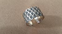 Load image into Gallery viewer, Silberring Muster Rauten dunkel oxidiert 925er Sterling Silber Damen Silberschmuck Ringe - chic - net.de
