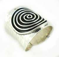 Cargar imagen en el visor de la galería, Silberring offen verstellbar schwarz Spirale Band Ring 925er Sterling Silber gehämmert Schmuck Ringe - chic - net.de
