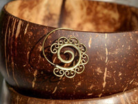 Load image into Gallery viewer, Spiralen Ohrringe antik golden Messing mit verschlungenen Verzierungen Tribal - chic - net.de
