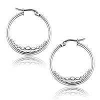 Cargar imagen en el visor de la galería, Strahlende Creolen - Handgefertigte Damenohrringe in gold und silber - chic - net.de
