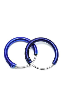 Load image into Gallery viewer, Two interlocking blue metallic Creolen, crafted from 925er Sterling Silber and nickelfrei, from the &quot;Silberohrringe gefärbt metallic bunt Creolen Ohrringe 925er Sterling Silber klein&quot; collection, shown against a white background.
