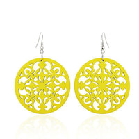 Load image into Gallery viewer, Holzohrringe bunt 50 mm rund Blumen Stanzmuster Ohrringe Holz Ohrhänger Organic
