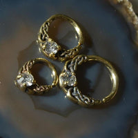 Cargar imagen en el visor de la galería, Universal Piercing Ring Brass klar Kristall Knoten celtic - chic - net.de
