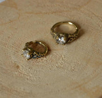 Cargar imagen en el visor de la galería, Universal Piercing Ring Brass Knoten celtic weiß Kristall - chic - net.de
