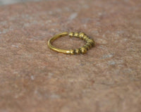 Cargar imagen en el visor de la galería, Universal Piercing Ring Brass Perlen Kugeln gold - chic - net.de

