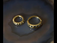 Cargar imagen en el visor de la galería, Universal Piercing Ring Messing gold Punkte - chic - net.de
