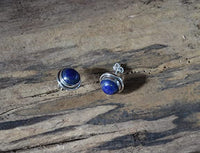 Load image into Gallery viewer, Zeitlose Eleganz: Ovale Ohrstecker aus Lapislazuli und Silber - chic - net.de
