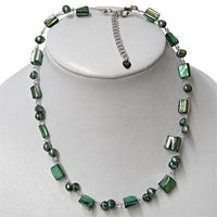 Load image into Gallery viewer, Kette Damen Halskette Perlen Perlmutt Muschel Stücke grün schillernd 42-48 cm Karabiner nickelfrei
