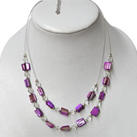 Load image into Gallery viewer, lila Halskette zweireihig mit Glasperlen Perlmutt Splitter
