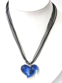 Load image into Gallery viewer, Glasanhänger Kette blau glitzernd herzförmig, 3,5 x 2,5cm Ø Baumwollfäden gewachst verstellbar
