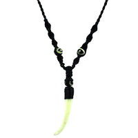 Load image into Gallery viewer, Kette, Schwarz und Weiß, 48cm lang, Anhänger aus Bone, mit Knopfverschluss
