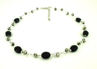 Cargar imagen en el visor de la galería, Halskette Glas Perlen Glitzer schwarz silber 42- 48 cm
