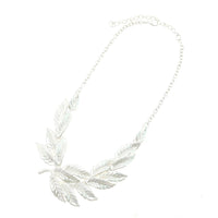 Load image into Gallery viewer, Ketten kurze Halskette Edelstahl silbern Blätter Zweige 48-57 cm
