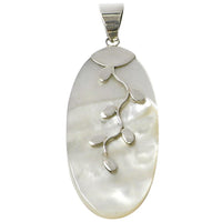 Load image into Gallery viewer, Perlmutt-Anhänger, ovaler Damenanhänger aus 925er Sterlingsilber mit Perlmutt und Silberverzierung, ca. 45 x 20mm
