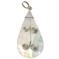 Load image into Gallery viewer, Perlmutt-Anhänger, tropfenförmiger Damenanhänger aus 925er Sterlingsilber und Perlmutt, mit Silberverzierung, ca. 43 x 22mm
