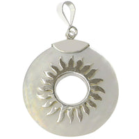 Load image into Gallery viewer, kreisrunder Perlmutt-Anhänger,Damenanhänger mit 925er Sterlingsilber mit sonnenförmiger Silberverzierung und Loch in der Mitte
