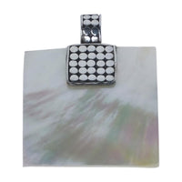 Load image into Gallery viewer, Perlmutt-Anhänger, quadratischer Damenanhänger aus 925er Sterlingsilber und Perlmutt, ca. 30 x 30mm
