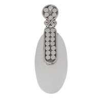 Load image into Gallery viewer, Perlmutt-Anhänger, ovaler Damenanhänger aus 925er Sterlingsilber mit Perlmutt und Silberverzierung, ca. 21 x 13mm
