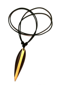 Load image into Gallery viewer, Surferkette Holzkette Kette Sono Holz Baumwolle Surfer Style Surfbrett Holzanhänger Unisex Schmuck dunkel hell
