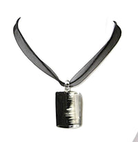 Load image into Gallery viewer, Glasanhänger schwarz silber Kette rechteckig 2,7 x 3,5 cm verstellbar Baumwollfäden
