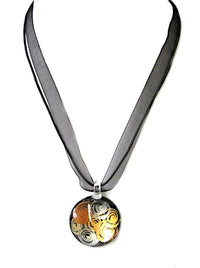 Load image into Gallery viewer, Glasanhänger mit Stoffkette, Schwarz mit Kreismuster, rund, 3cmØ
