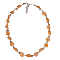 Load image into Gallery viewer, Halskette hell orange Perlen Perlmutt Muschel Plättchen
