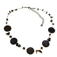 Load image into Gallery viewer, Halskette Perlmutt Zebra Perlen Steinsplitter braun Tigerauge
