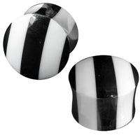 Cargar imagen en el visor de la galería, Tribal Plug weiß schwarz gestreift handgeschnitzt Bone Büffelhorn Organic Expander Tunnel Piercing
