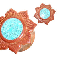 Cargar imagen en el visor de la galería, Holzplug Rosenholz rotbraun Sonnenblume Inlay türkis handgeschnitzt Tribal Holz Plug Tunnel
