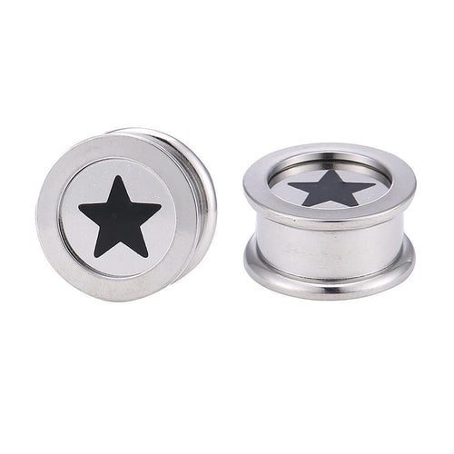 Two round Edelstahl Tunnel Plug Schraubplug Stern schwarz silber ribbed piercings for stretched ears, each with a black star design—one standing upright, the other with screw closure lying on its side.