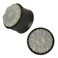 Cargar imagen en el visor de la galería, Plug weiß Horn Perlmutt Gänseblümchen double flared
