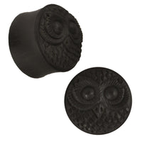 Load image into Gallery viewer, Plug Holz schwarz Eule handgeschnitzt Federkleid Schnabel Tribal Piercing
