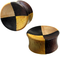 Load image into Gallery viewer, Tribal Holz Plug vier Farben Viertel laminiert Holzplug handgeschnitzt Tunnel Ohrstecker Expander
