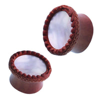 Load image into Gallery viewer, Plug braun Holz gemasert rund Schlange Muster Rand Muschel Inlay Perlmutt Piercing
