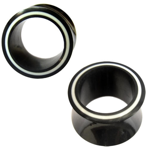 Two Horn Plug schwarz Rim weiß Flesh Tunnel Organic Expander plugs, black with a glossy finish and thin white rim on the front edge, shown on a white background—ideal for organic piercing expansion.