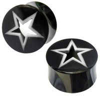 Cargar imagen en el visor de la galería, Tribal Buffalo Horn Plug schwarz mit weißem Sternmuster, handgeschnitzt aus Büffelhorn

