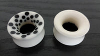 Cargar imagen en el visor de la galería, Bone Flesh Tunnel Polka Dots Punkte schwarz weiß double flared Plug Piercing
