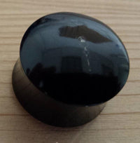 Load image into Gallery viewer, Horn Plug Stern Inlay metallic gold schwarz Expander Handarbeit Flesh Tunnel
